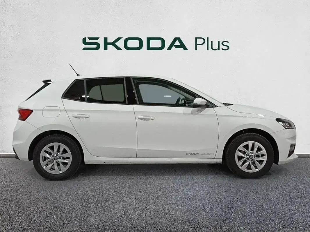 Usado Skoda Fabia Selection 95 CV (69 kW) 2026 Blanco Utilitario