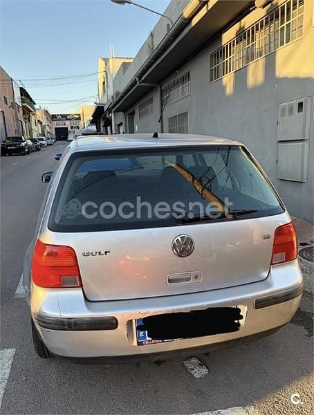 Usado VW Golf IV Highline 105 CV (77 kW) 2002 Gris / plata Berlina