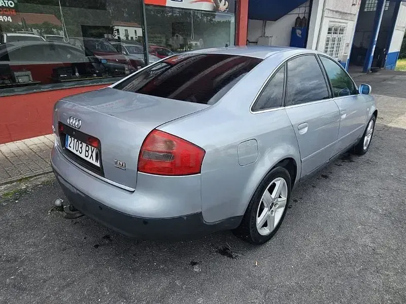 Usado Audi A6 180 CV (132 kW) 2002 Gris / plata Berlina