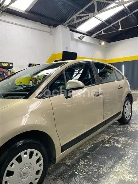 Usado Citroën C4 92 CV (67 kW) 2007 Beige Berlina