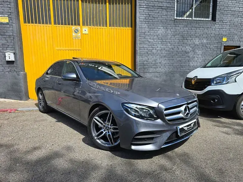 Usado Mercedes E220 Avantgarde 170 CV (125 kW) 2016 Gris / plata Berlina