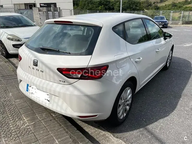 Usado Seat Leon Style 110 CV (80 kW) 2016 Blanco Berlina