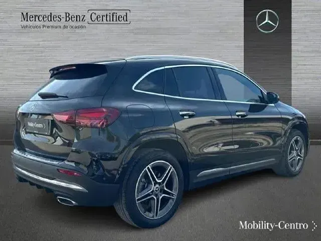 Usado Mercedes GLA250 218 CV (160 kW) 2026 Negro cosmos SUV