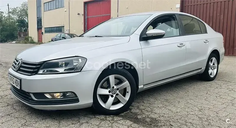 Usado VW Passat Edition 105 CV (77 kW) 2011 Gris / plata Berlina
