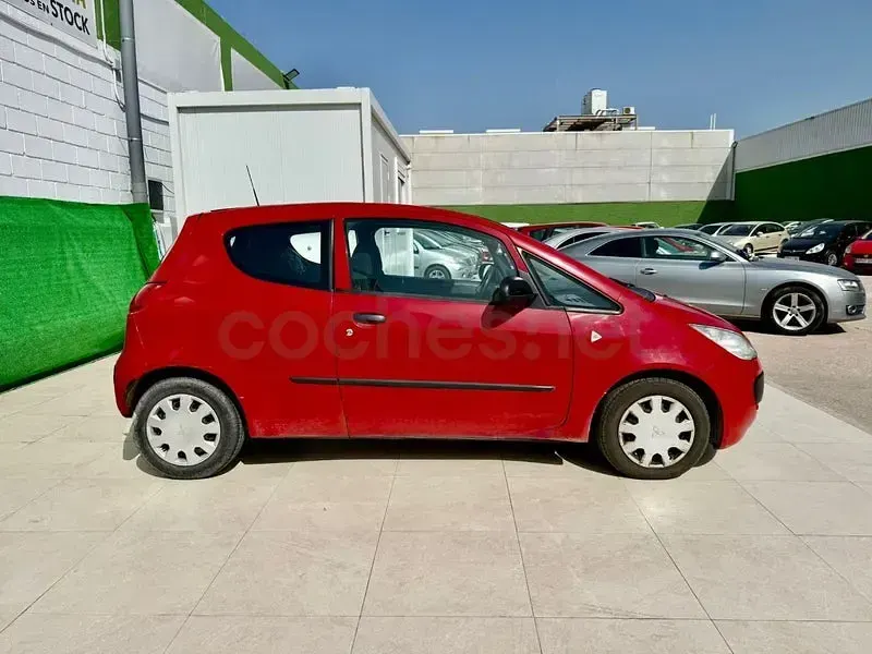Usado Mitsubishi Colt Inform 75 CV (55 kW) 2004 Rojo Utilitario