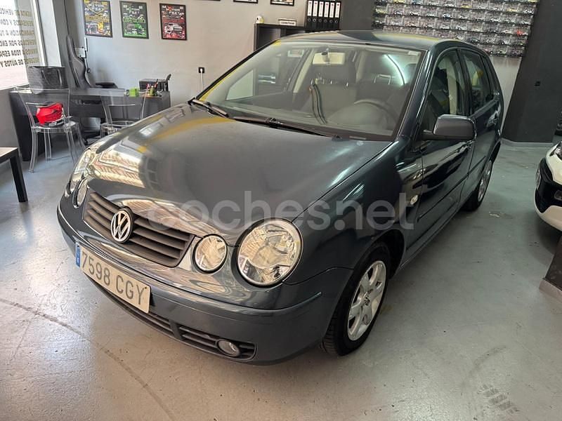 Gris / plata Usado 2003 VW Polo Highline Berlina | 2500 € (Precio justo) - Imagen 1/4