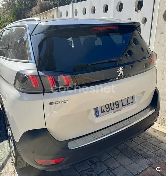 Usado Peugeot 5008 Allure 130 CV (95 kW) 2022 Blanco SUV