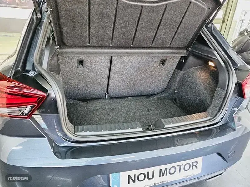Usado Seat Ibiza FR 115 CV (84 kW) 2025 Gris Utilitario