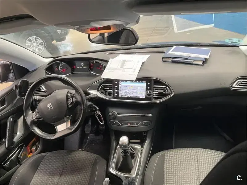 Usado Peugeot 308 SW Active 130 CV (95 kW) 2017 Negro Familiar