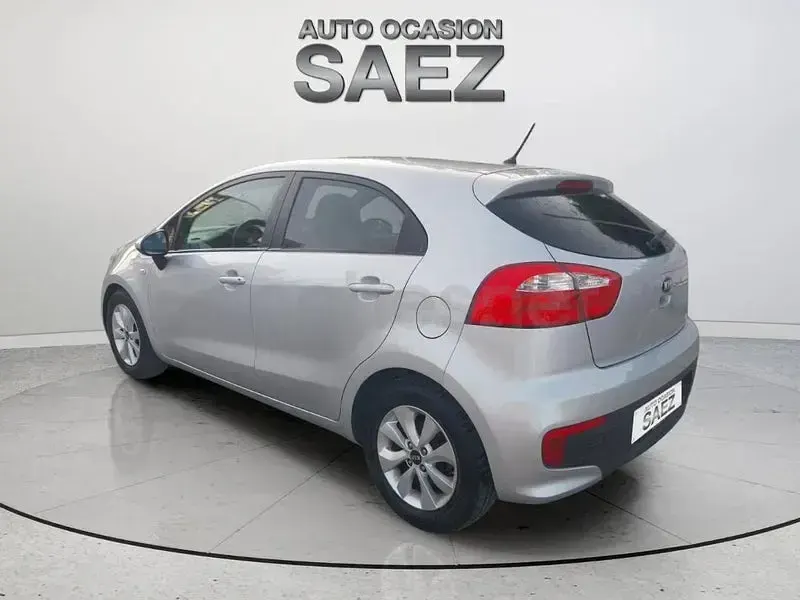 Käytetty Kia Rio 84 HP (61 kW) 2016 Harmaa Viistoperä