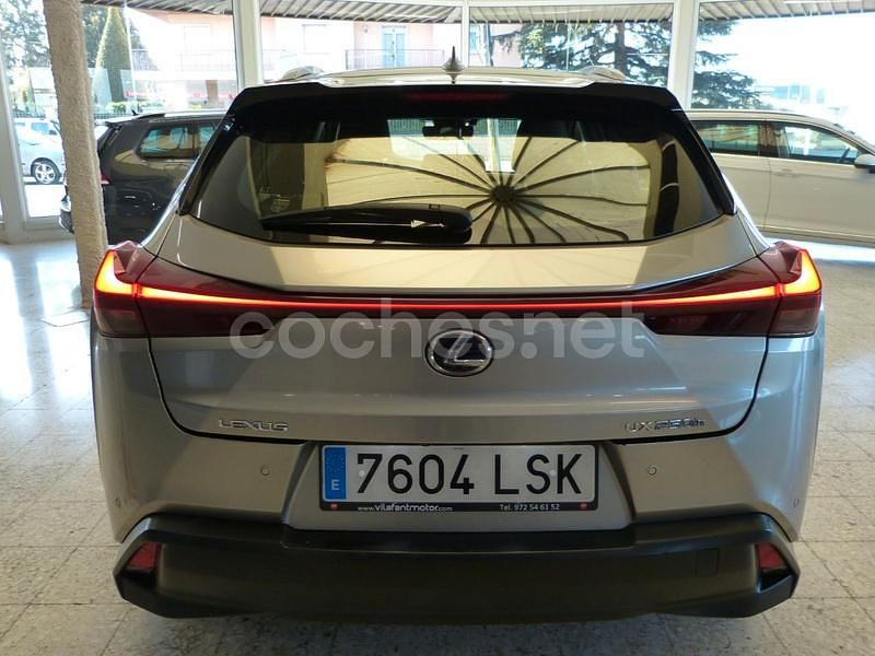 Usado Lexus UX Business Edition 184 CV (135 kW) 2021 Gris / plata SUV