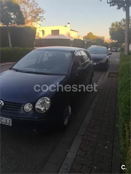 Usado VW Polo Trendline 75 CV (55 kW) 2003 Negro Berlina