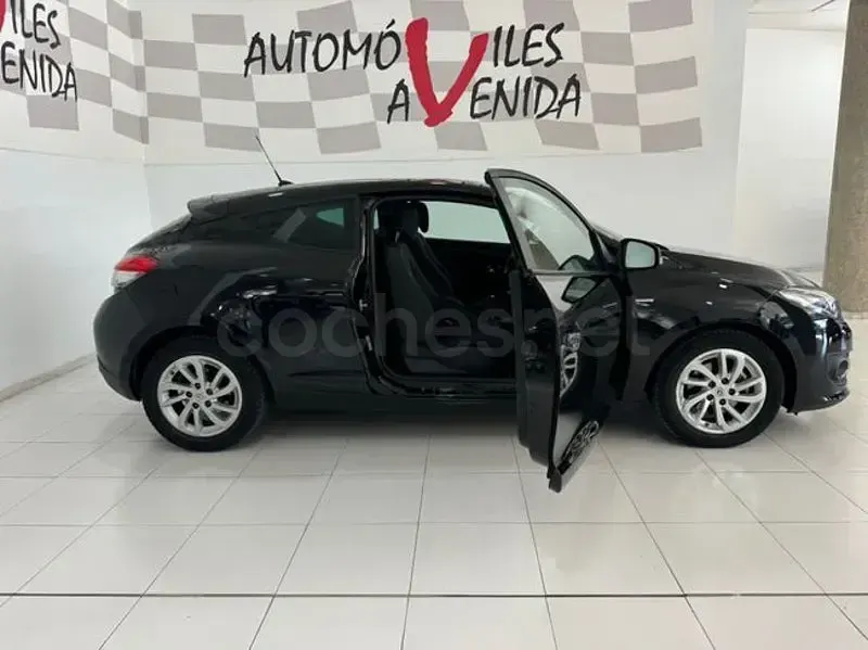 Usado Renault Mégane LIMITED 115 CV (84 kW) 2016 Negro Coupe