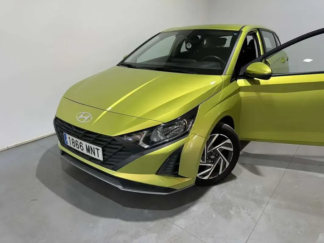 Usado Hyundai i20 84 CV (61 kW) 2024 Amarillo Utilitario
