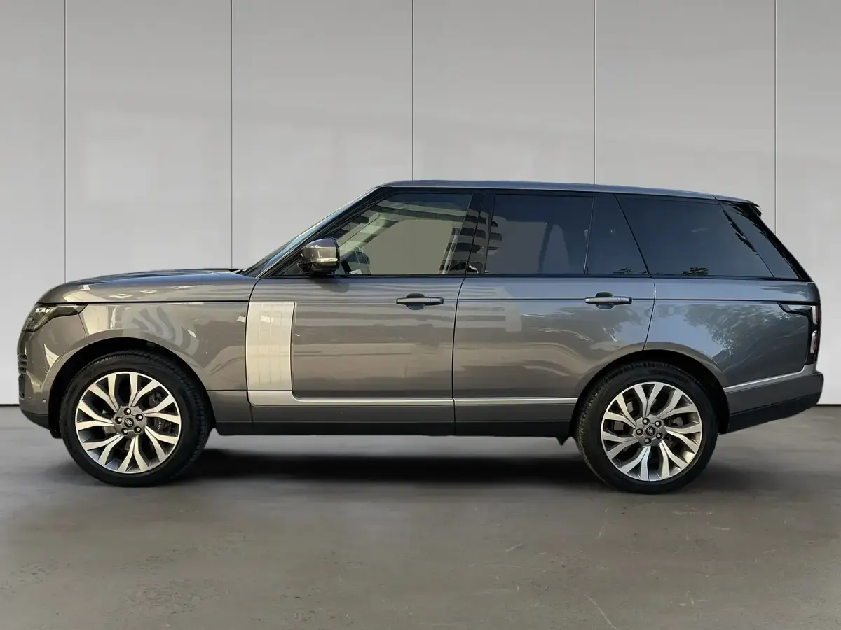 Usado Land Rover Range Rover Vogue 351 CV (258 kW) 2021 Eiger grey SUV