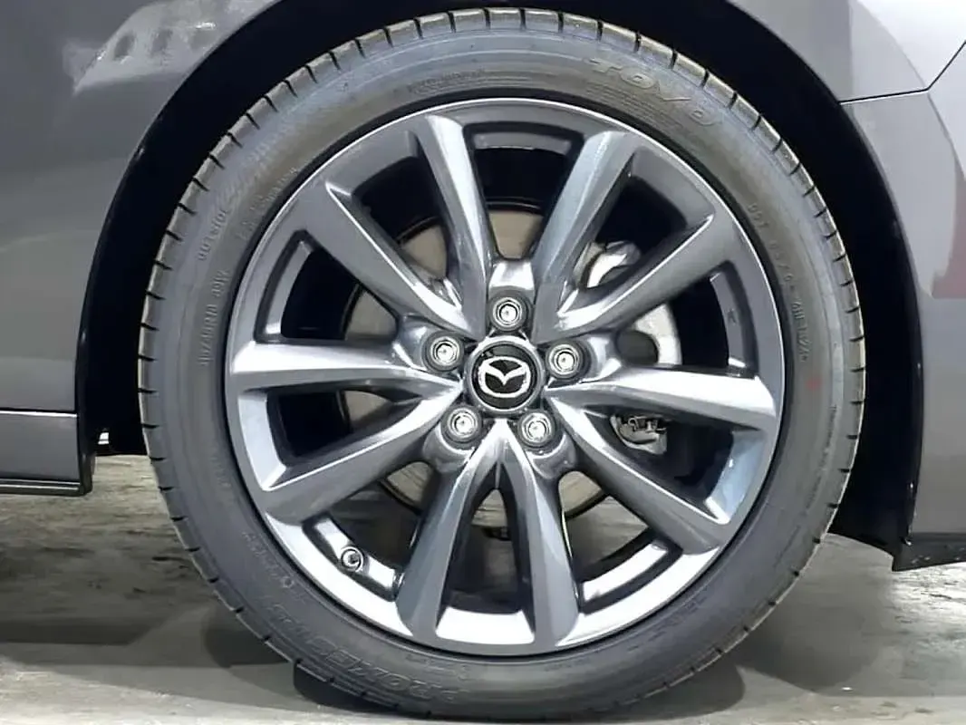 Usado Mazda 3 Exclusive-Line 150 CV (110 kW) 2025 Gris Utilitario