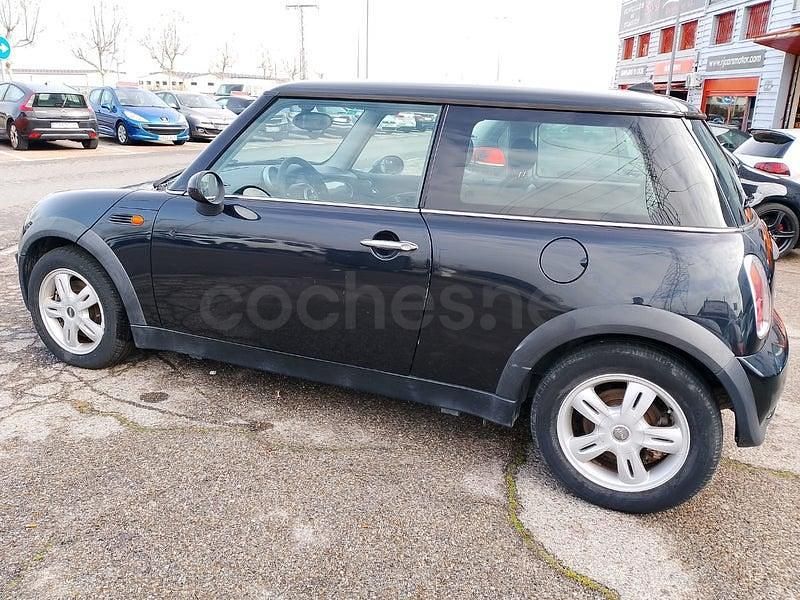 Usado Mini ONE 90 CV (66 kW) 2006 Negro Utilitario