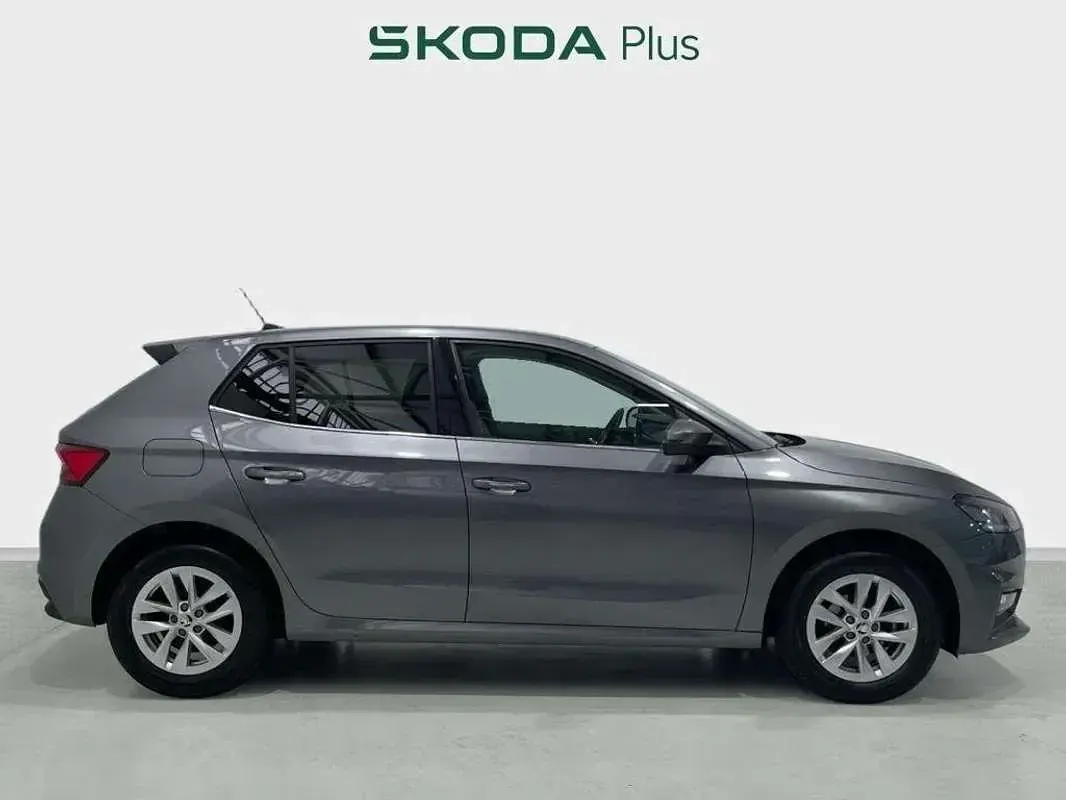 Usado Skoda Fabia Selection 95 CV (69 kW) 2024 Gris Utilitario