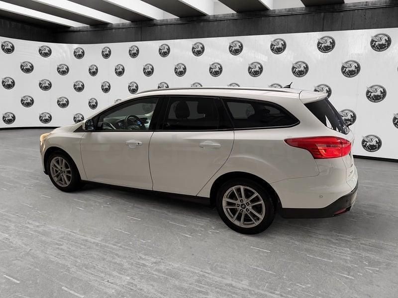 Usado Ford Focus Trend 115 CV (84 kW) 2015 Blanco Familiar