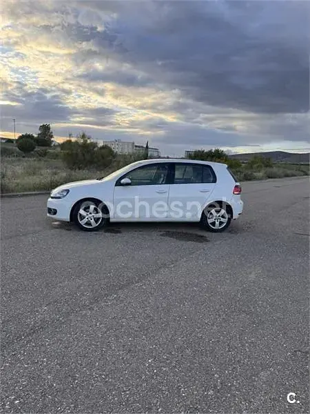 Usado VW Golf VII Advance 105 CV (77 kW) 2012 Blanco Berlina