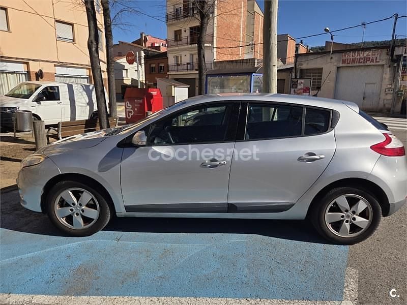 Usado Renault Mégane III Dynamique 110 CV (80 kW) 2011 Gris / plata Berlina