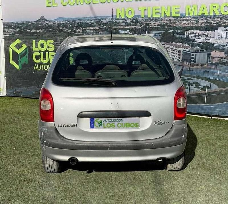 Usado Citroën Xsara 90 CV (66 kW) 2000 Gris Utilitario