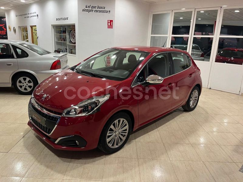 Granate Usado 2016 Peugeot 208 Utilitario | 6799 € (Super precio) - Imagen 1/4