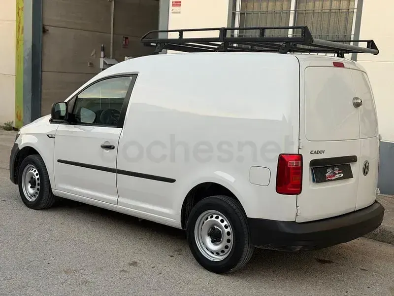 Usado VW Caddy Beach 102 CV (75 kW) 2020 Blanco Monovolumen