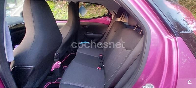 Usado Toyota Aygo X-cite 69 CV (50 kW) 2018 Violeta / lila Utilitario