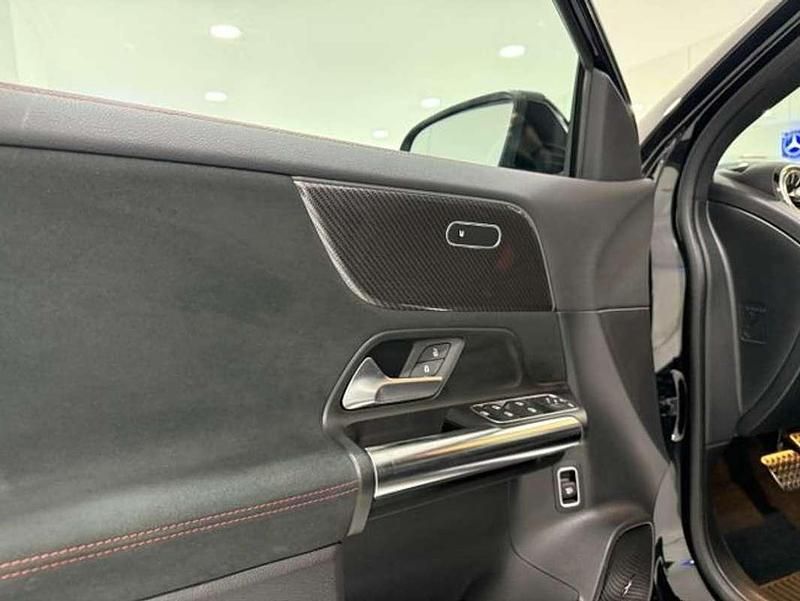 Usado Mercedes GLA200 163 CV (119 kW) 2020 Negro SUV