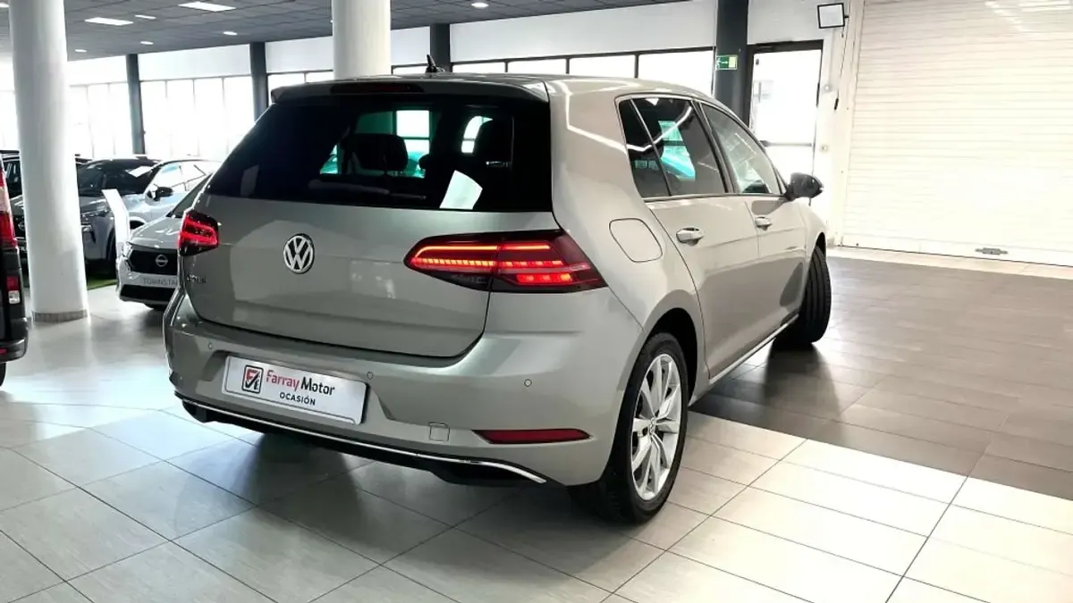 Usado VW Golf VII Advance 150 CV (110 kW) 2020 Gris Utilitario