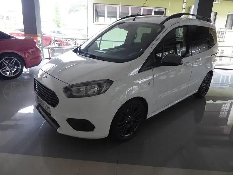 Usado Ford Tourneo Courier Sport 100 CV (73 kW) 2021 Blanco Monovolumen