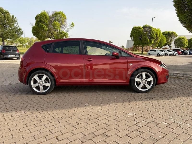 Usado Seat Leon Stylance 140 CV (102 kW) 2007 Granate Utilitario