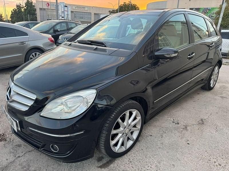 Usado Mercedes B180 109 CV (80 kW) 2008 Negro Monovolumen