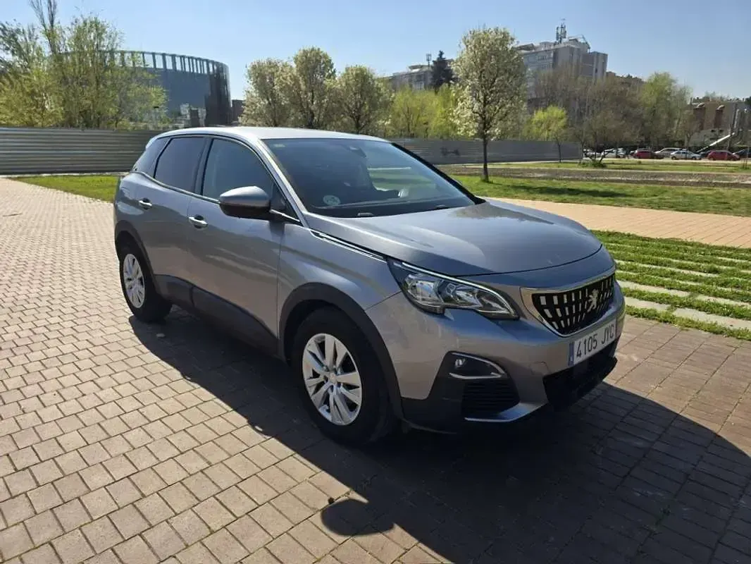 Usado Peugeot 3008 Style 131 CV (96 kW) 2017 Gris / plata SUV