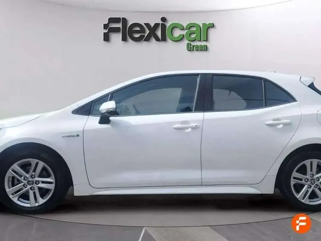Usado Toyota Corolla Active 122 CV (89 kW) 2021 Blanco Berlina