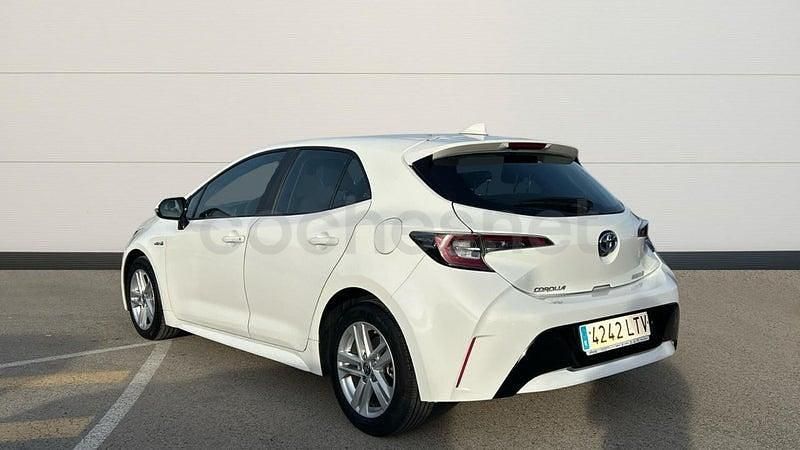 Usado Toyota Corolla Active 122 CV (89 kW) 2021 Blanco Berlina