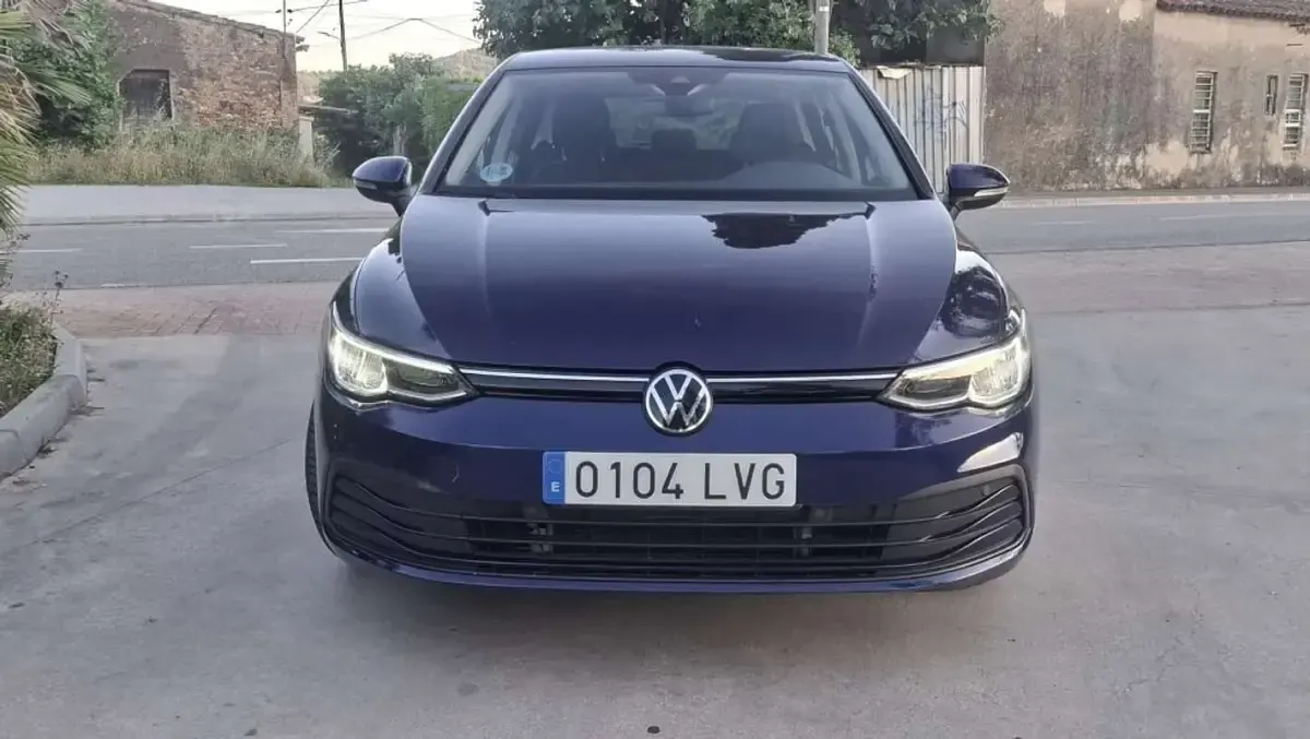 Usado VW Golf VIII Life 116 CV (85 kW) 2021 Azul Utilitario