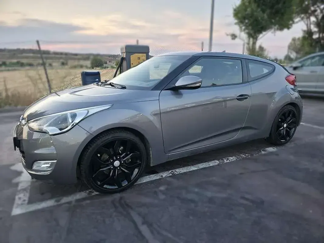 Usado Hyundai Veloster Sport 140 CV (102 kW) 2012 Gris Utilitario