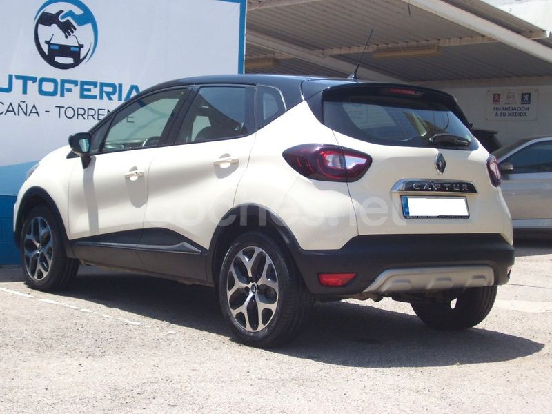 Usado Renault Captur Zen 120 CV (88 kW) 2017 Beige SUV