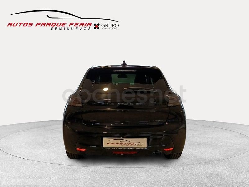 Usado Peugeot 208 Allure 100 CV (73 kW) 2025 Negro Utilitario