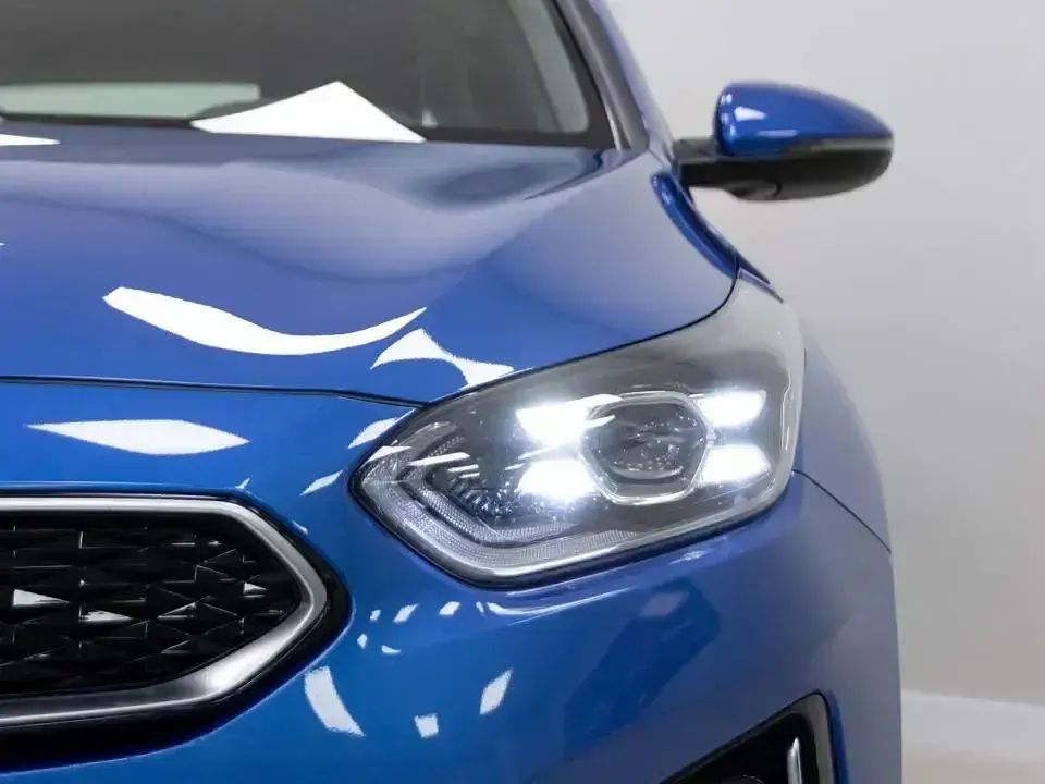 Usado Kia Ceed 141 CV (103 kW) 2022 Azul Utilitario