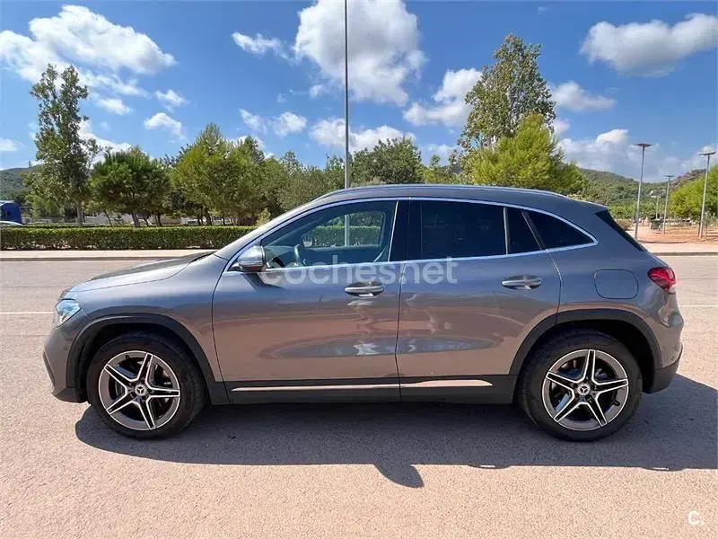 Usado Mercedes GLA250 218 CV (160 kW) 2023 Gris / plata SUV