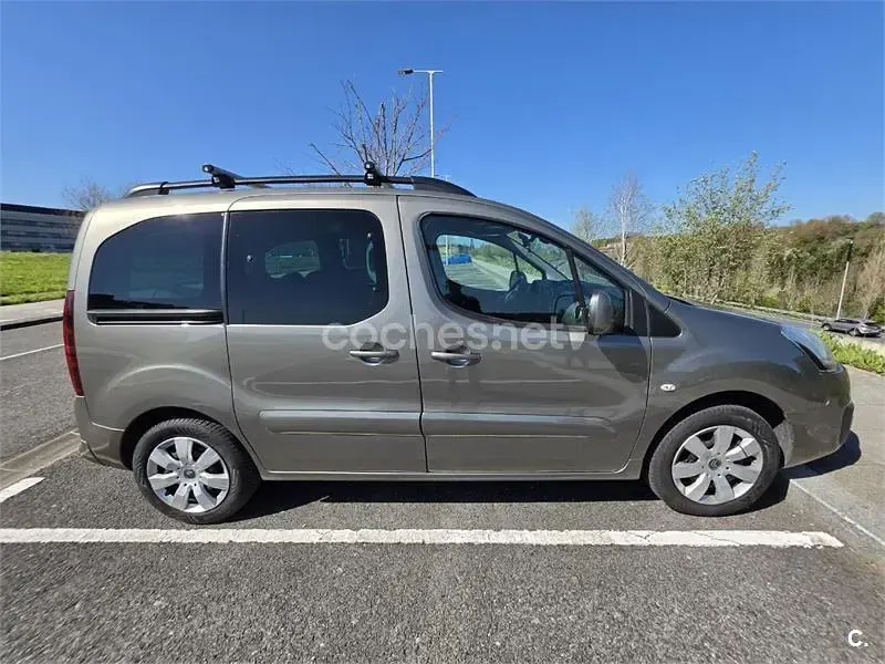 Usado Citroën Berlingo Feel 120 CV (88 kW) 2016 Verde Monovolumen
