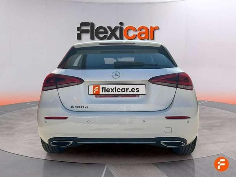 Usado Mercedes A180 116 CV (85 kW) 2019 Blanco Utilitario