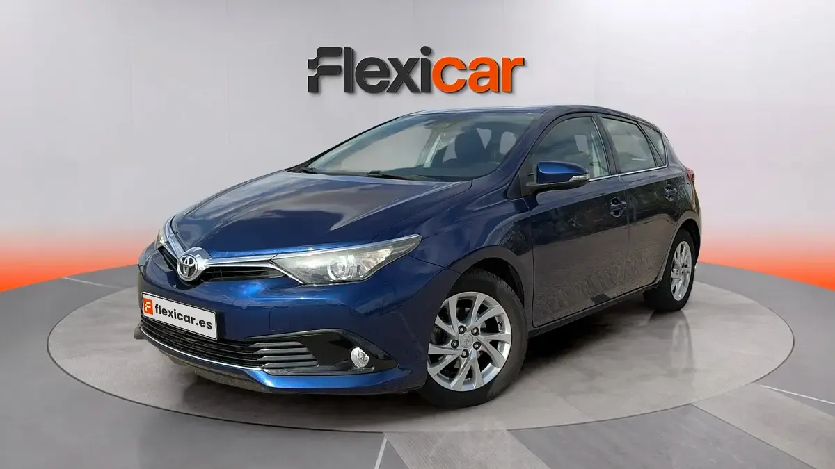 Usado Toyota Auris Active 116 CV (85 kW) 2017 Azul Berlina