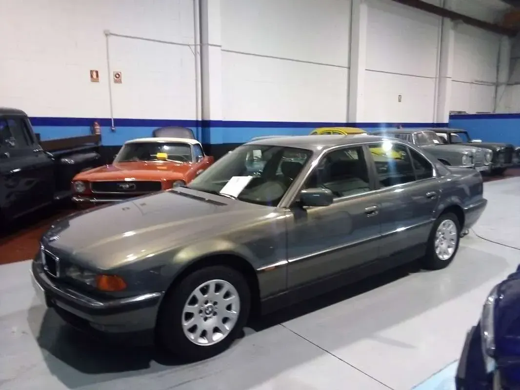 Usado BMW 730 193 CV (141 kW) 2001 Marrón Berlina