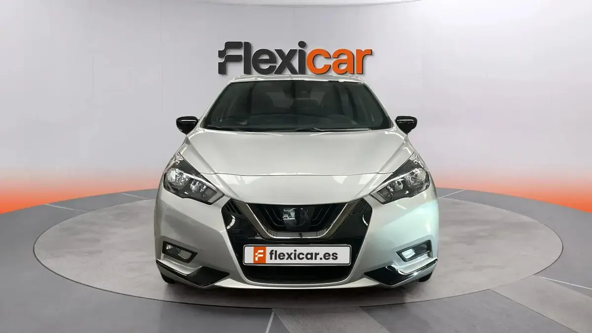 Usado Nissan Micra 92 CV (67 kW) 2022 Gris Utilitario