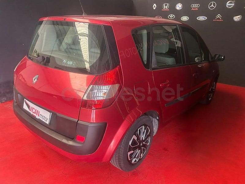 Usado Renault Scénic II Dynamique 105 CV (77 kW) 2006 Granate Monovolumen