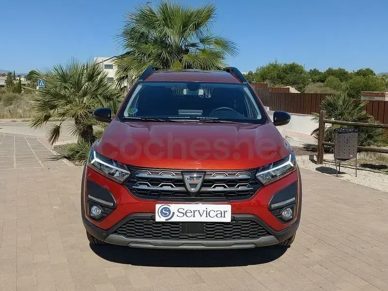 Usado Dacia Jogger Extreme 100 CV (73 kW) 2022 Marrón Monovolumen